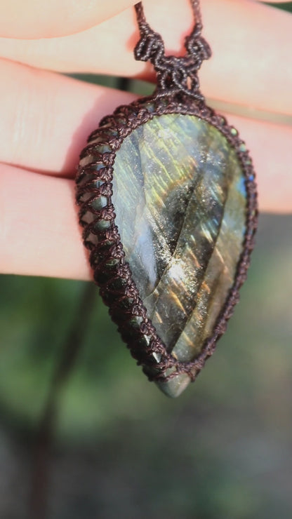Pendentif LABRADORITE en forme de goutte, vert et orange
