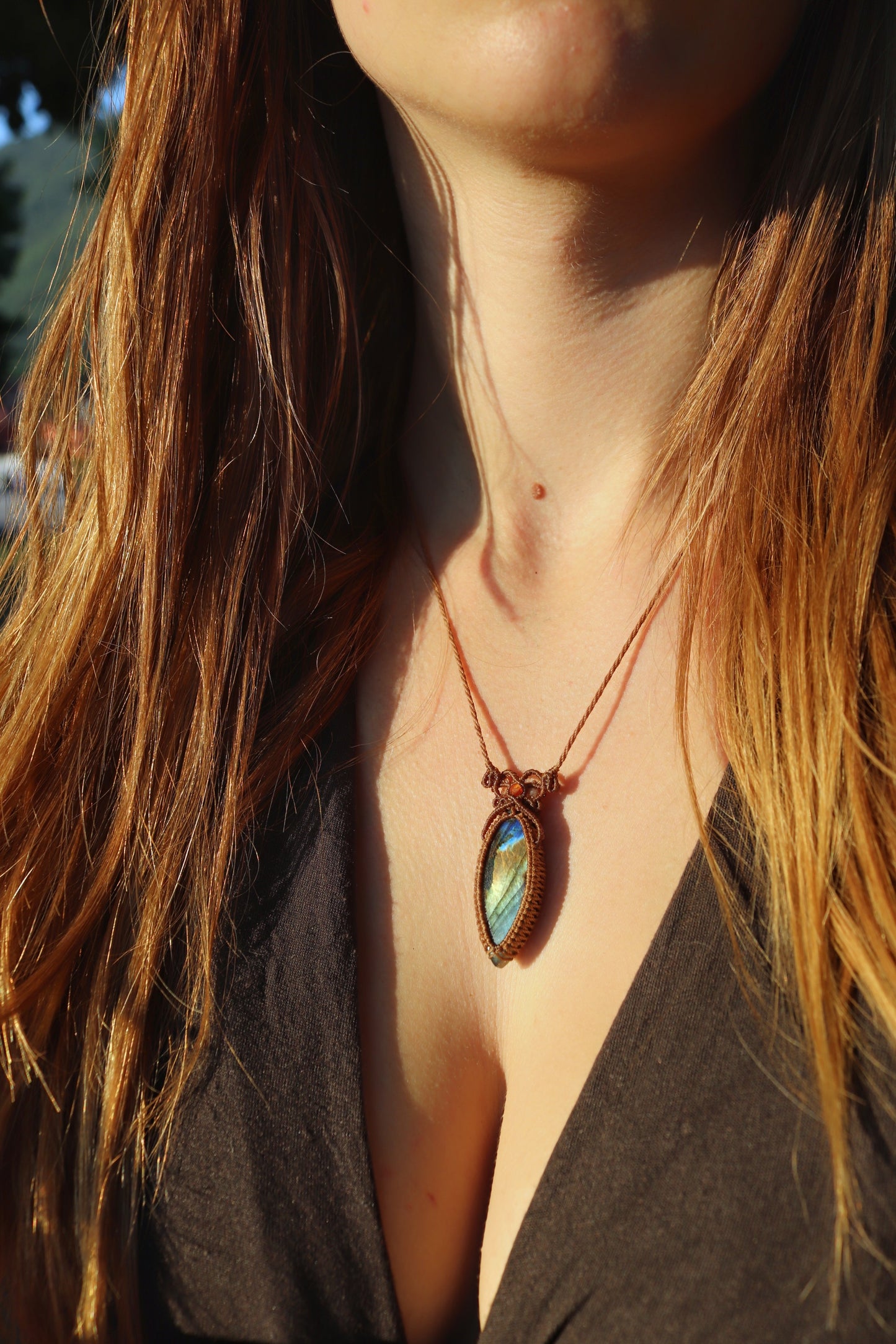 Colgante de labradorita en forma de marquesa | Joyería de Macramé Hecha a Mano