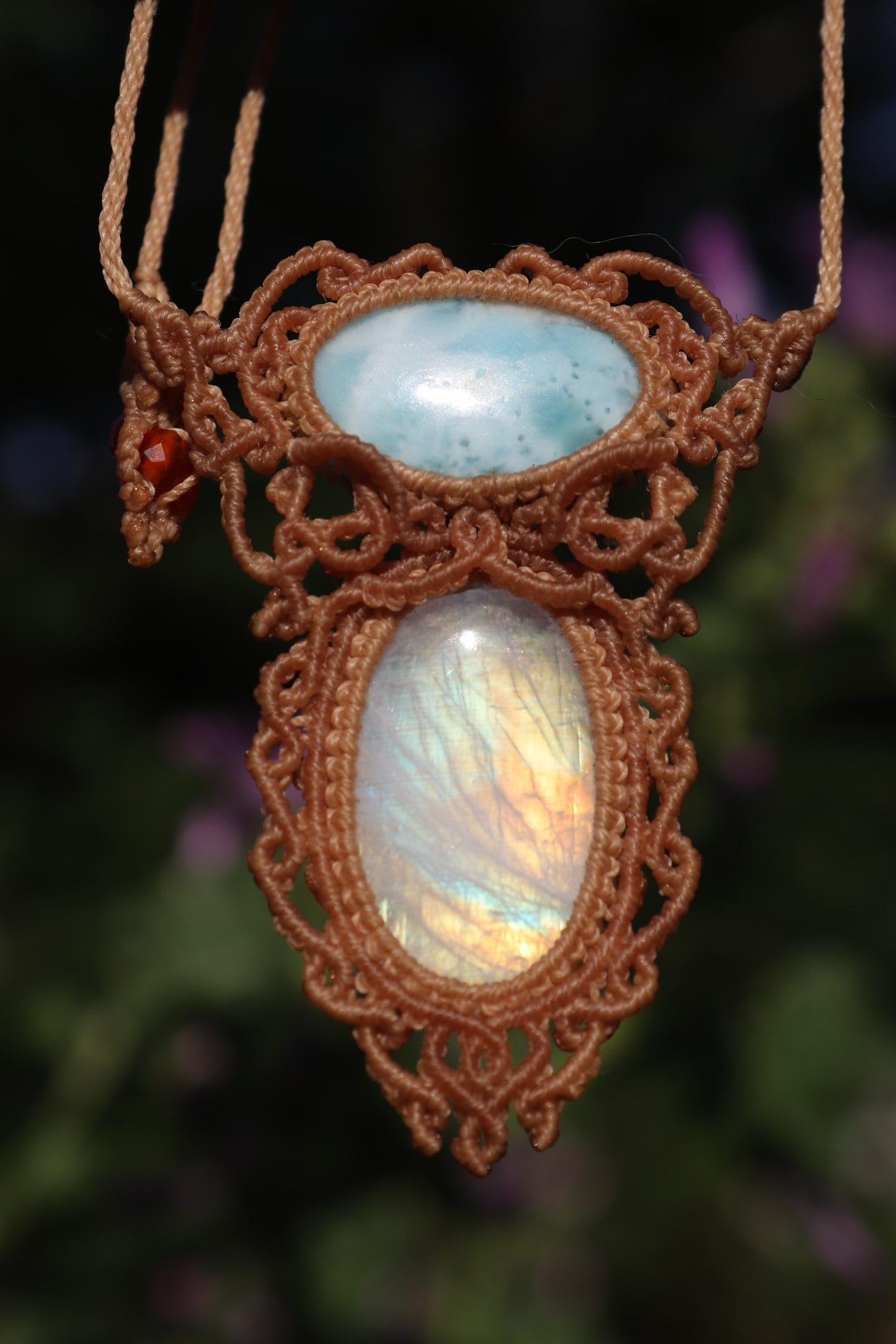 Pendentif en larimar et pierre de lune avec perles de cornaline