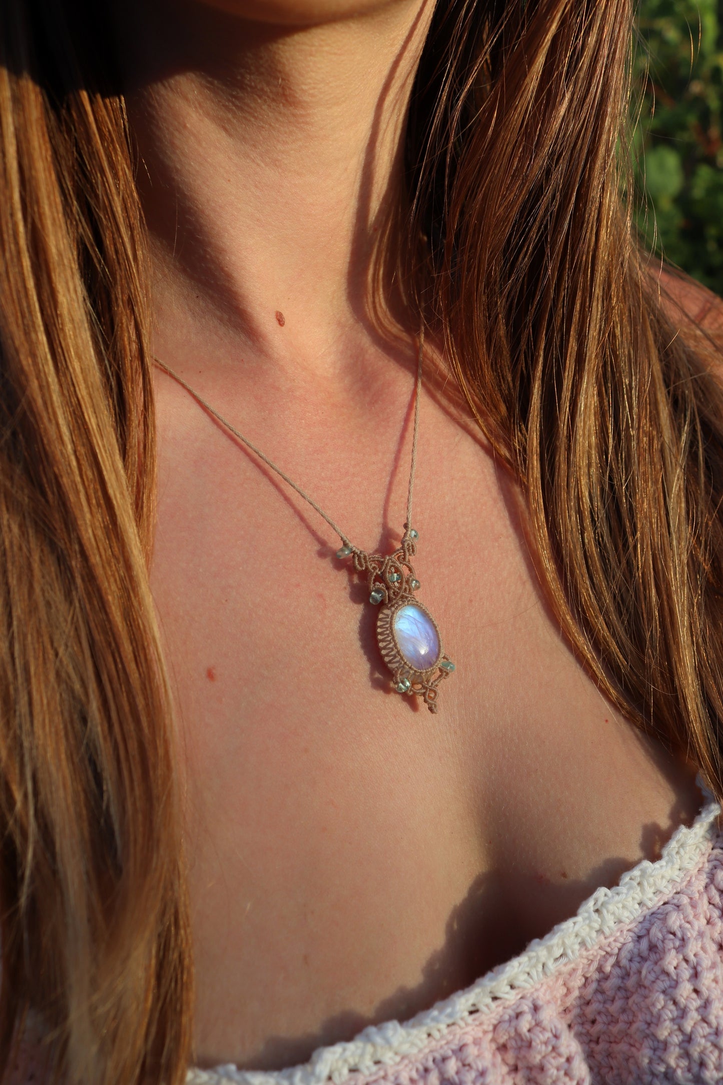 Wassertropfen-Paraiba-Apatit und Mondstein | Handgefertigter Makramee-Schmuck