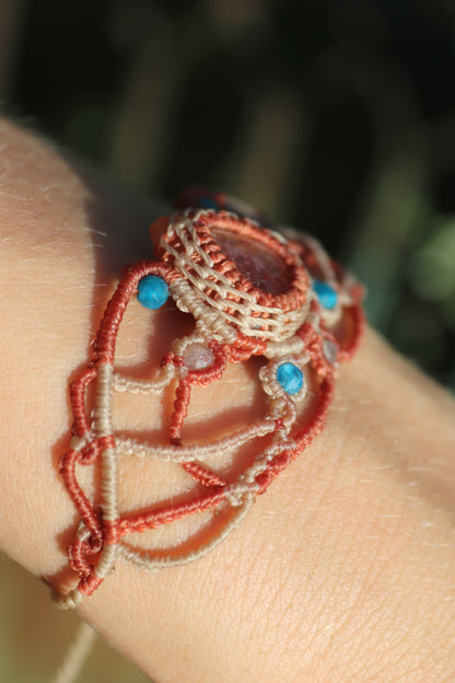 Glittery Sunstone bracelet with apatite beads