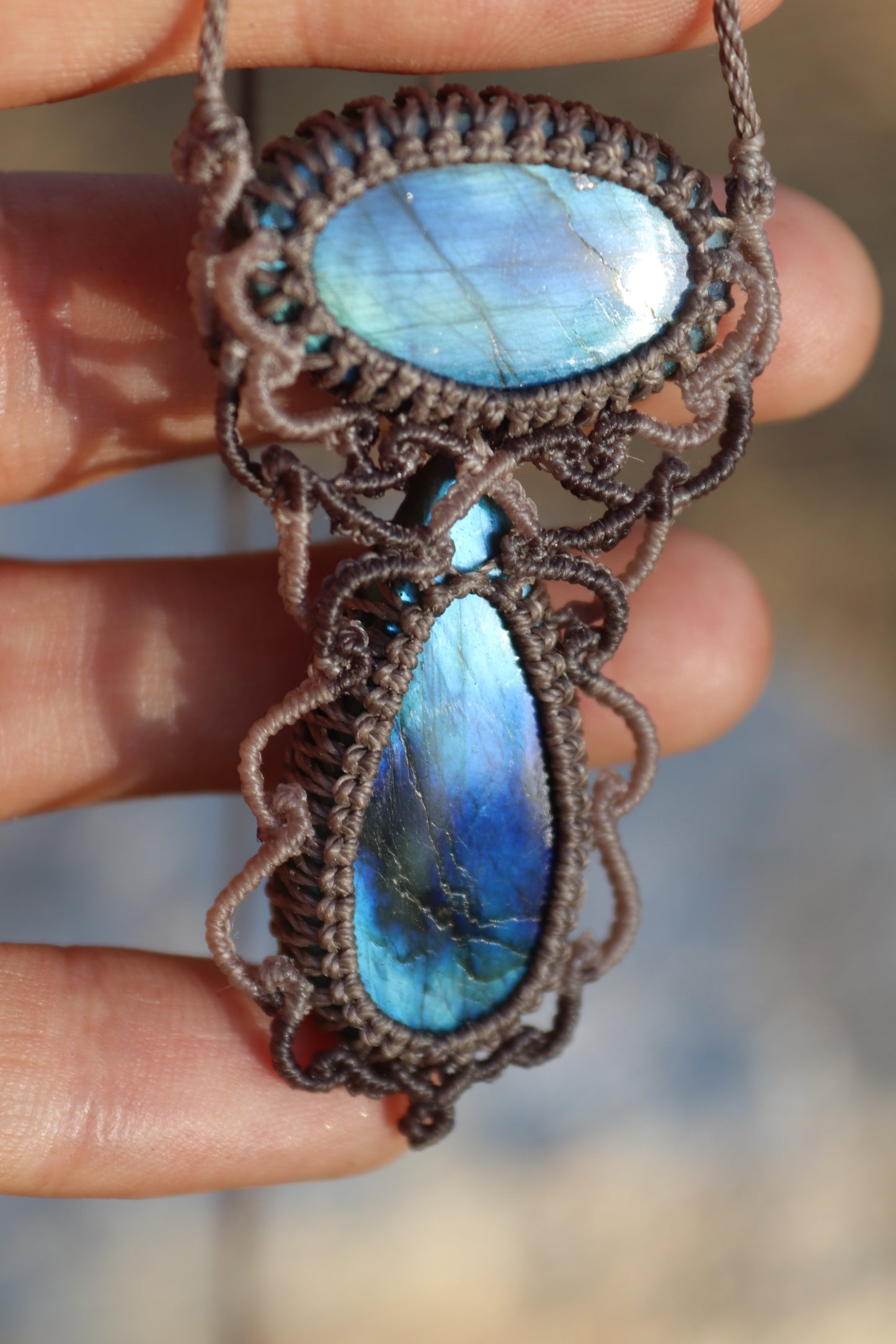 Colgante doble de labradorita "Aguas Azules" | Joyería de macramé