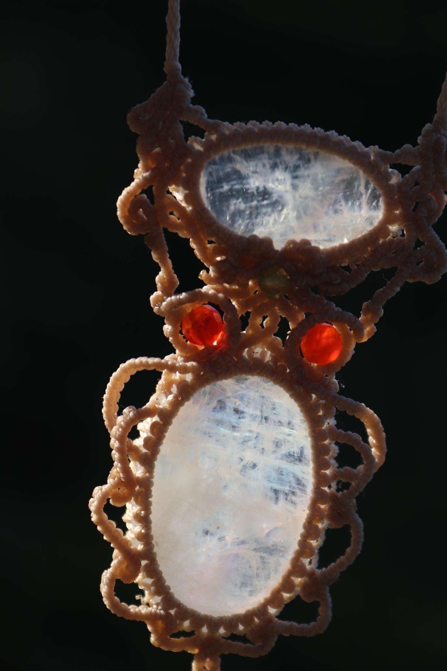 Pendentif en pierre de lune arc-en-ciel dorée translucide de qualité RARE