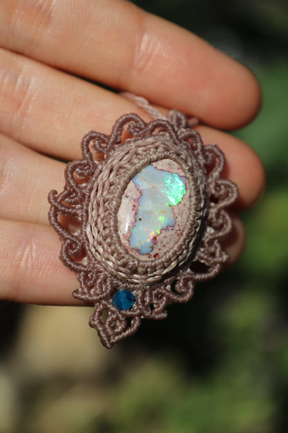 Pendentif en opale galaxie mexicaine naturelle