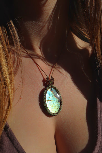 Labradorite cyan et bleu-vert, couleurs rares et reflets intenses