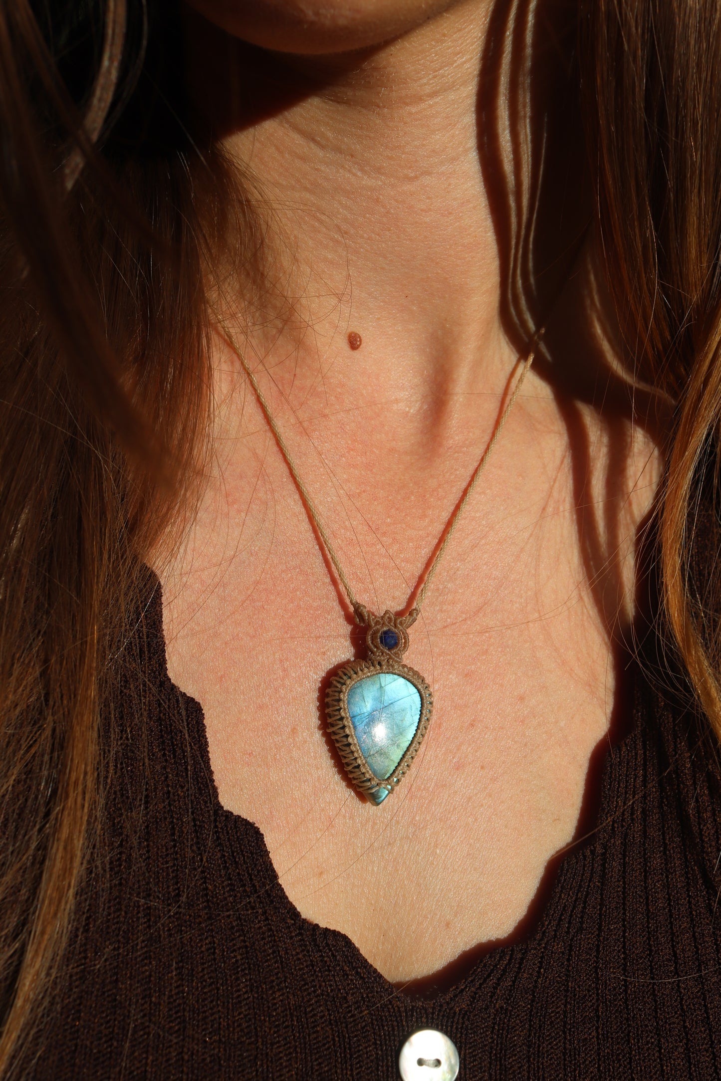 Pendentif en Labradorite bleu ciel et perles de Lapis-lazuli