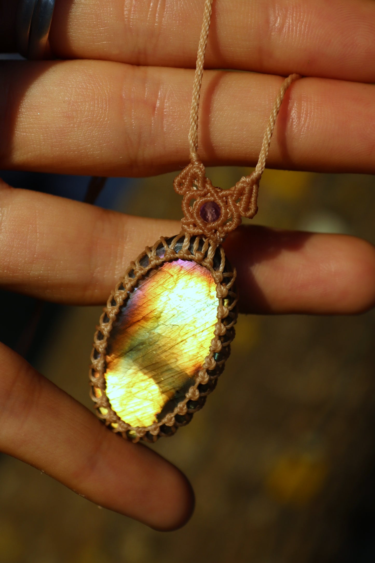 Joli pendentif en labradorite | Bijoux en macramé faits main