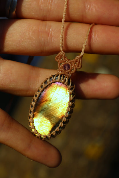 Joli pendentif en labradorite | Bijoux en macramé faits main