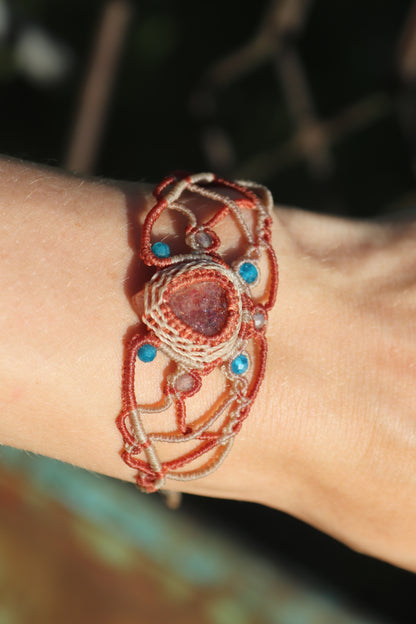 Glittery Sunstone bracelet with apatite beads