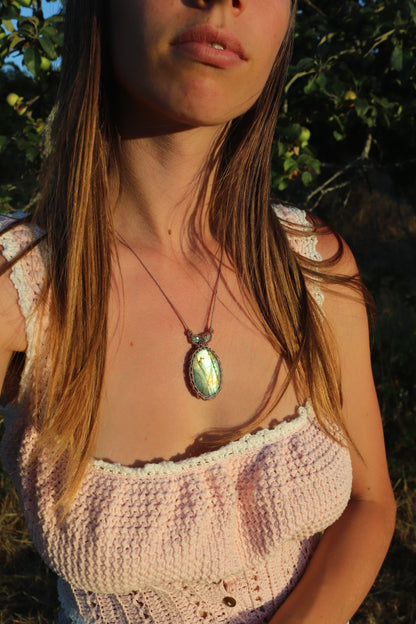 Labradorita verde pastel con cuentas de apatita azul paraiba | Joyería de Macramé Hecha a Mano