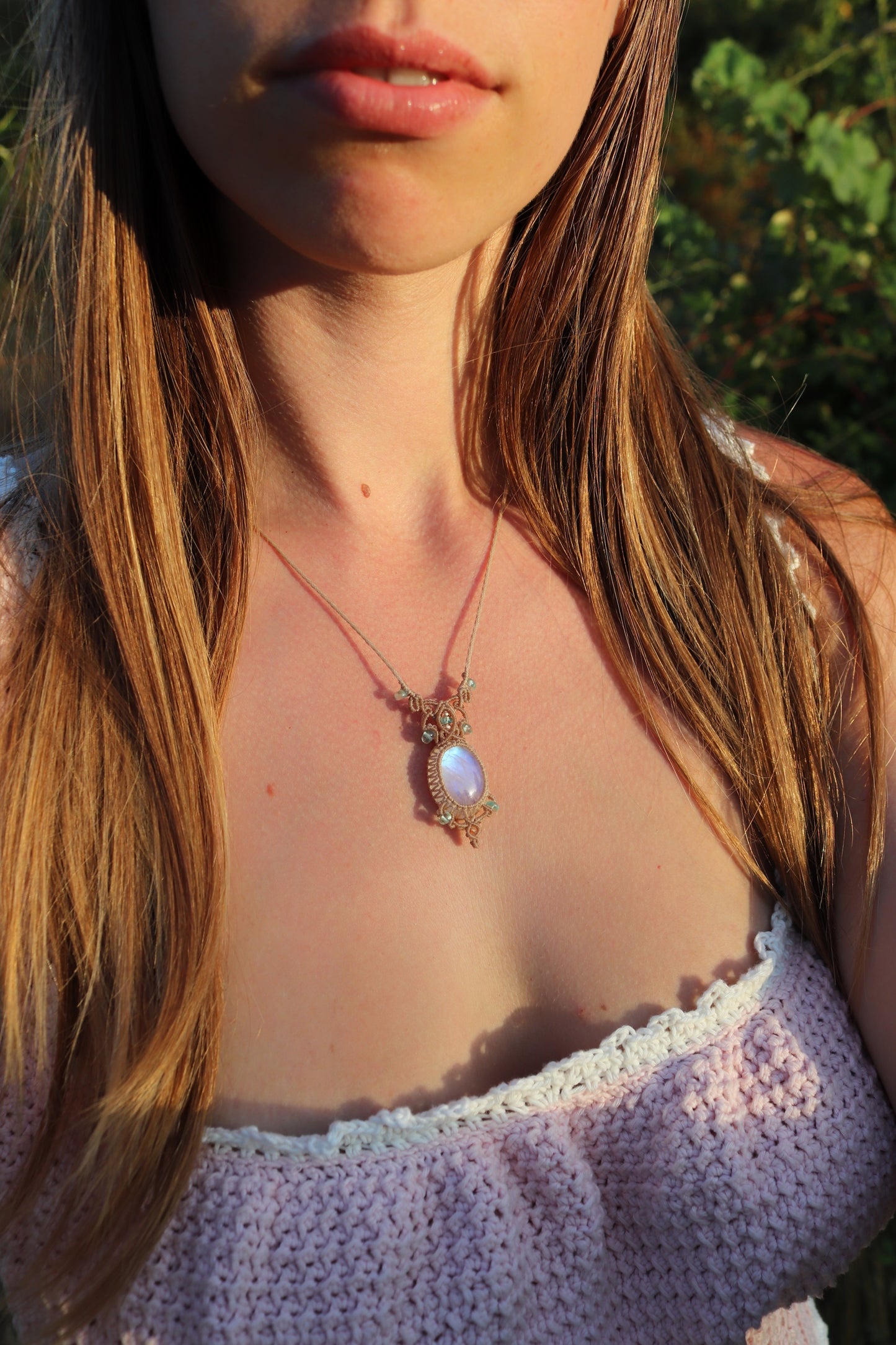 Wassertropfen-Paraiba-Apatit und Mondstein | Handgefertigter Makramee-Schmuck