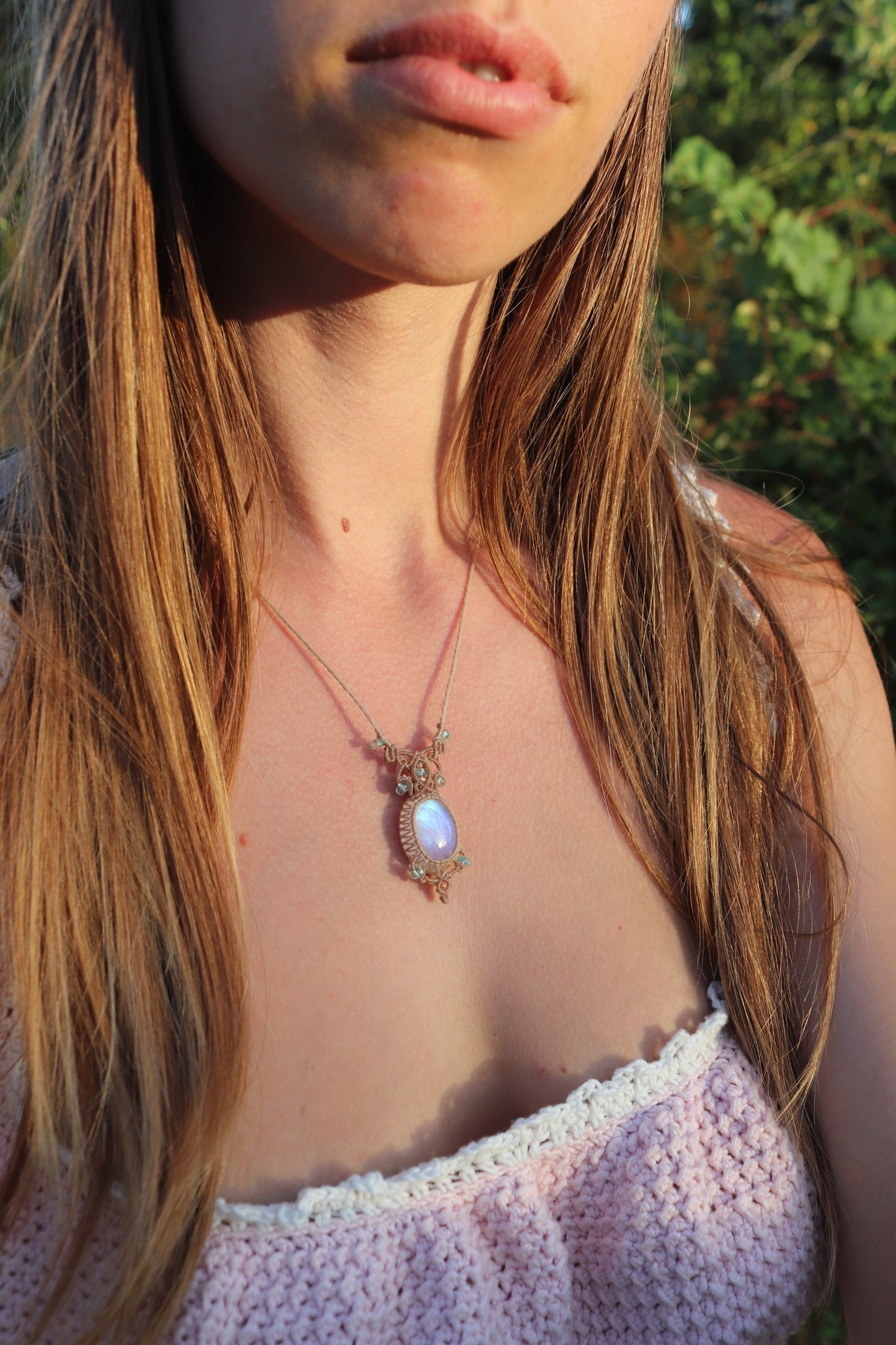 Wassertropfen-Paraiba-Apatit und Mondstein | Handgefertigter Makramee-Schmuck