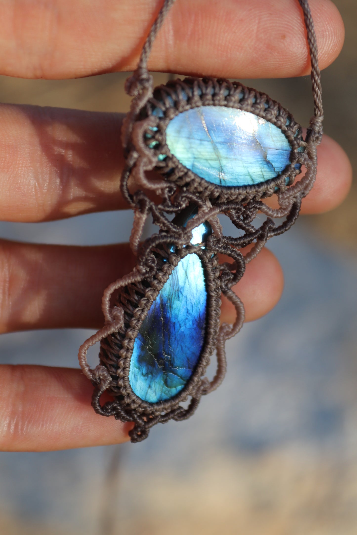 Colgante doble de labradorita "Aguas Azules" | Joyería de macramé
