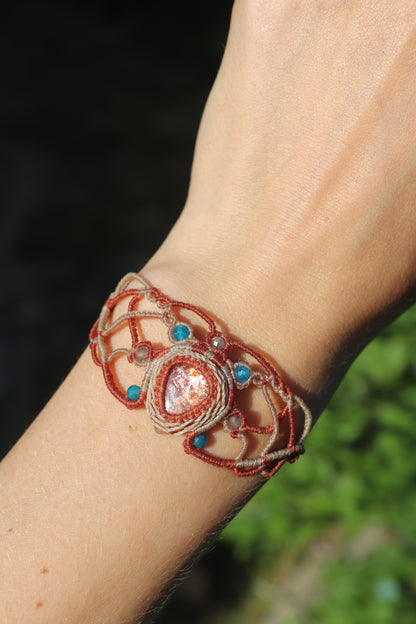 Glittery Sunstone bracelet with apatite beads