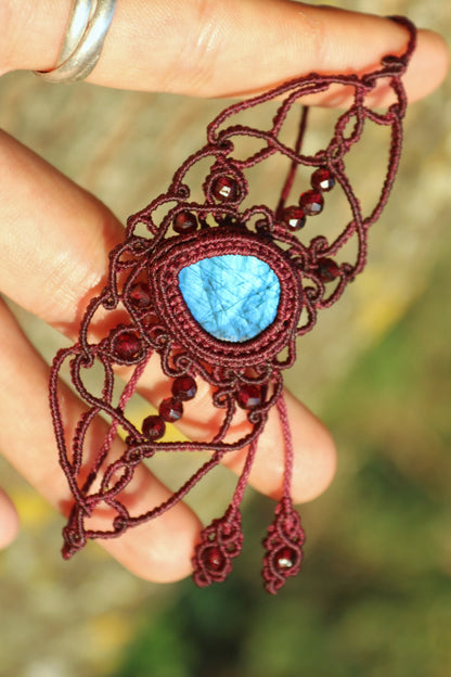 Blue Labradorite bracelet with garnet beads | Handmade Macrame Jewelry