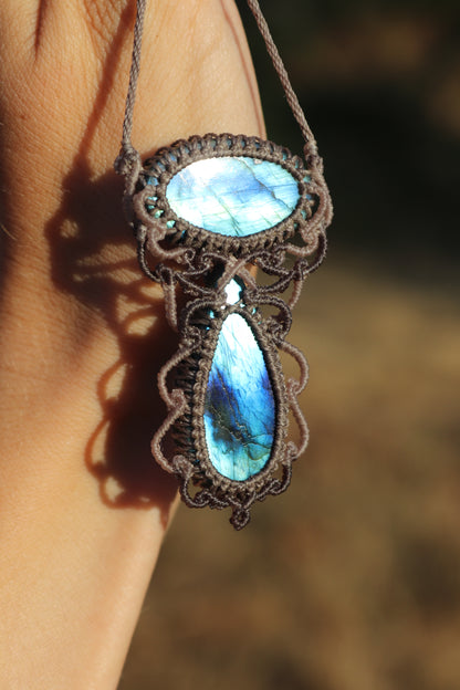 Colgante doble de labradorita "Aguas Azules" | Joyería de macramé