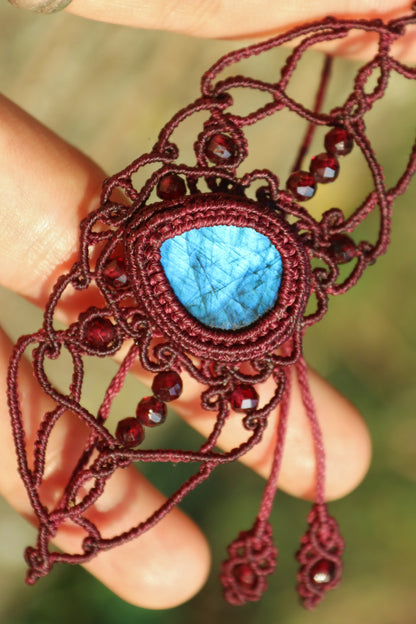 Blue Labradorite bracelet with garnet beads | Handmade Macrame Jewelry