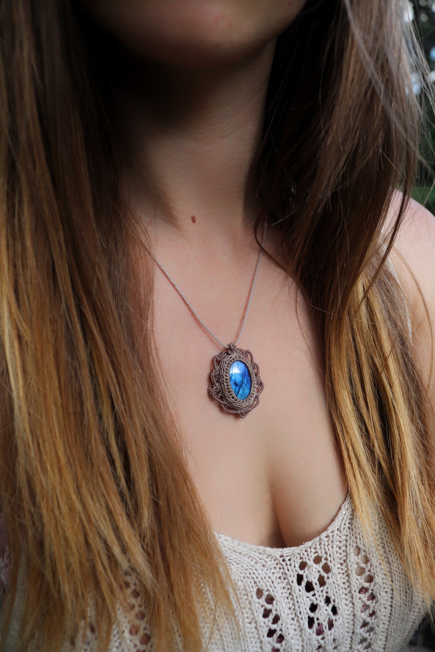 Tiefblauer Ozean-Labradorit-Talisman