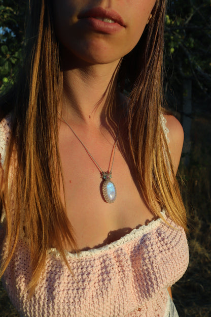 Pierre de lune de qualité AAA avec tourmaline rose et perles d'apatite paraïba | Bijoux en macramé faits main
