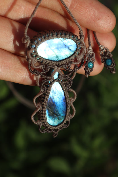 Colgante doble de labradorita "Aguas Azules" | Joyería de macramé
