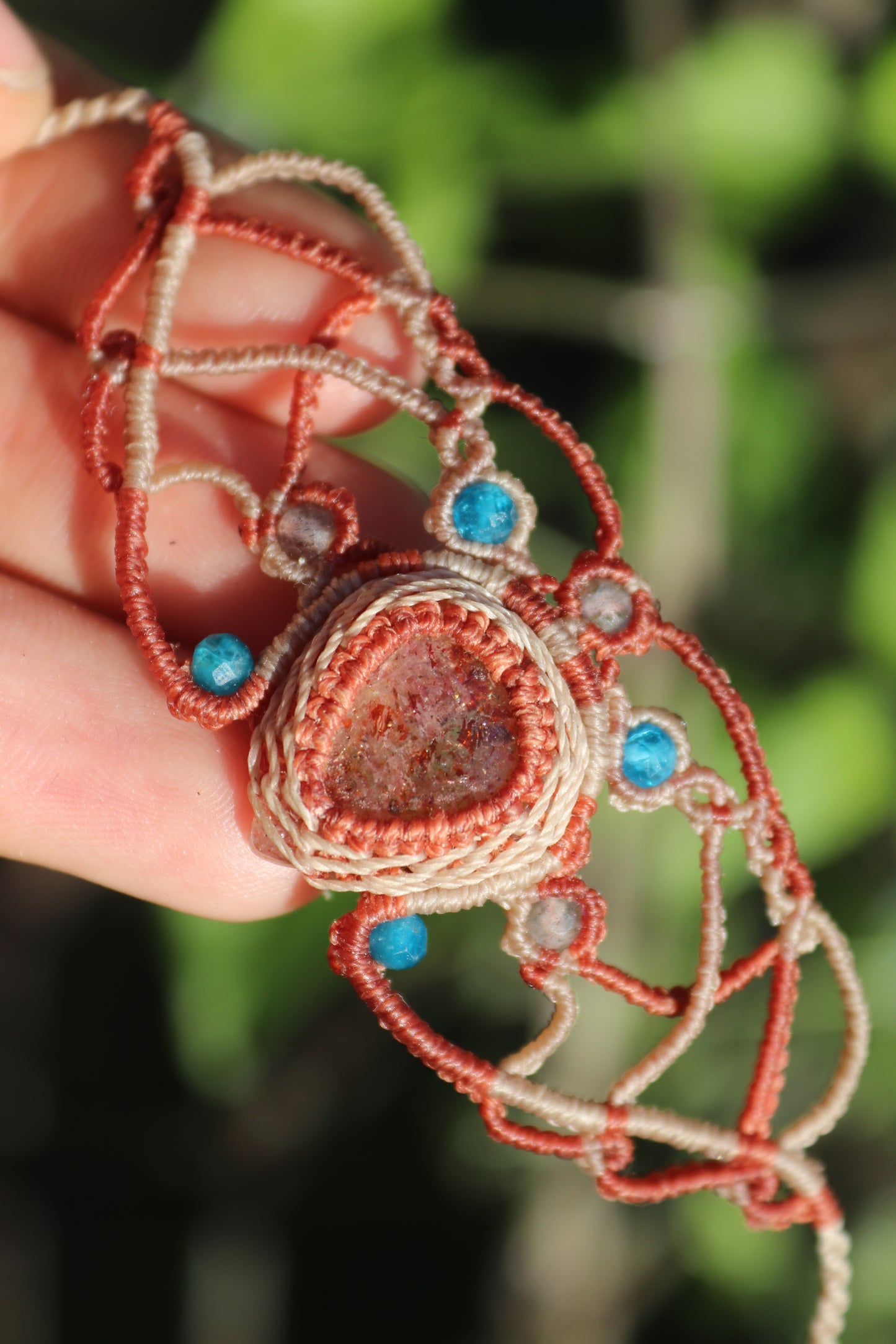 Glittery Sunstone bracelet with apatite beads