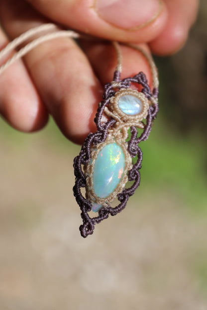 Edler äthiopischer Opal- und Mondstein-Anhänger