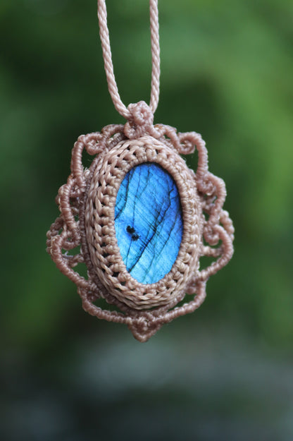 Tiefblauer Ozean-Labradorit-Talisman