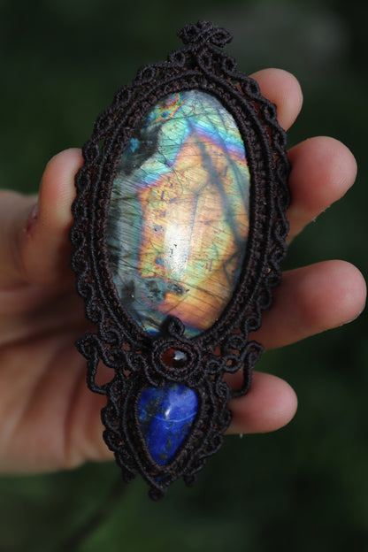 Yellow rainbow labradorite, Garnet and lapis lazuli pendant