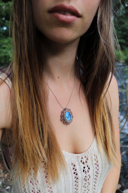 Tiefblauer Ozean-Labradorit-Talisman