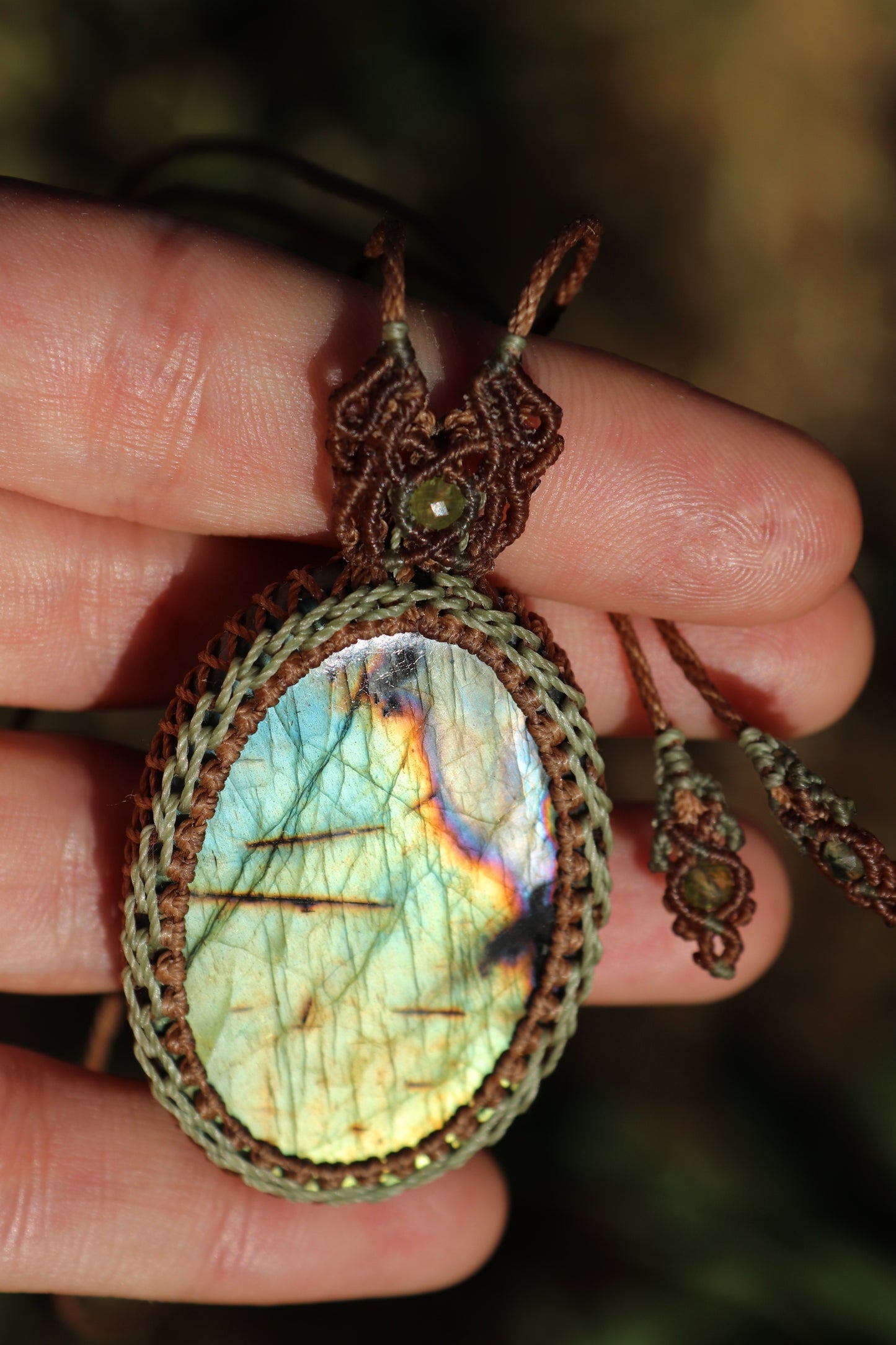 Labradorite cyan et bleu-vert, couleurs rares et reflets intenses