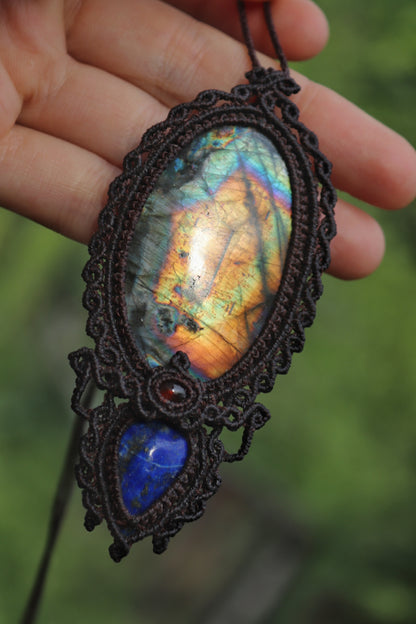 Yellow rainbow labradorite, Garnet and lapis lazuli pendant
