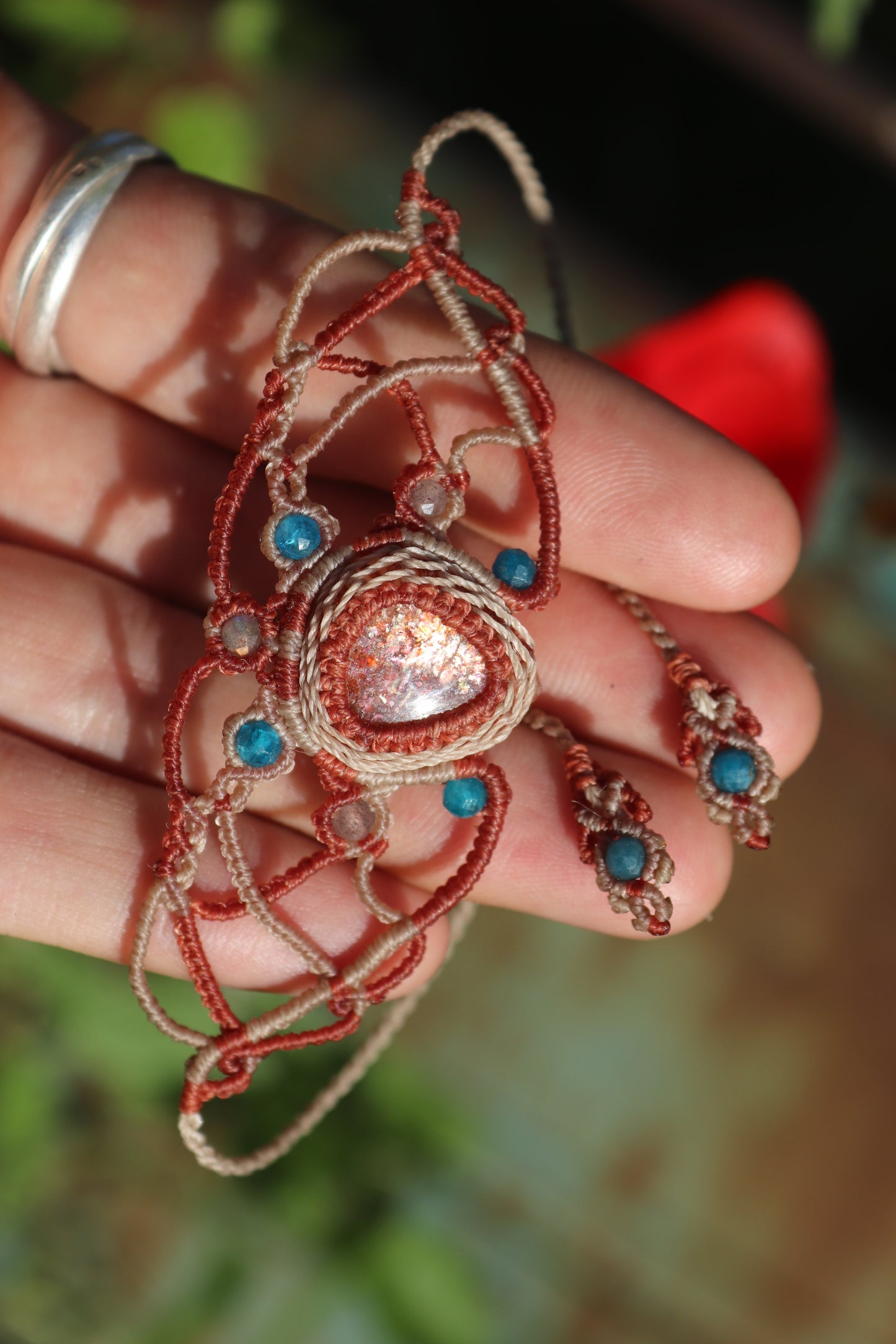 Glittery Sunstone bracelet with apatite beads