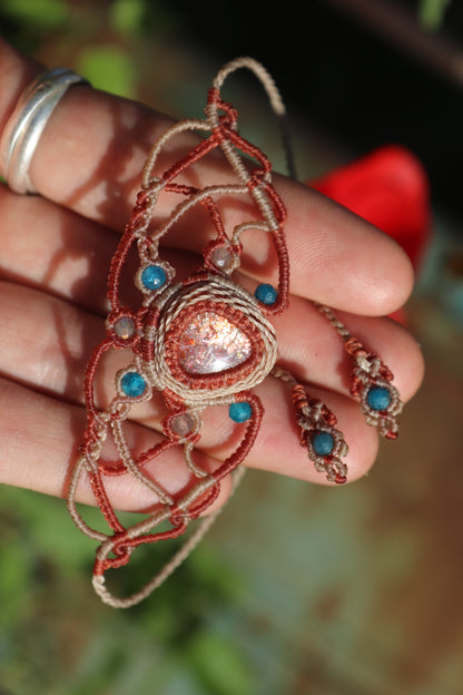 Glittery Sunstone bracelet with apatite beads