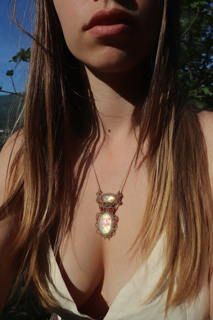 Pendentif en pierre de lune arc-en-ciel dorée translucide de qualité RARE