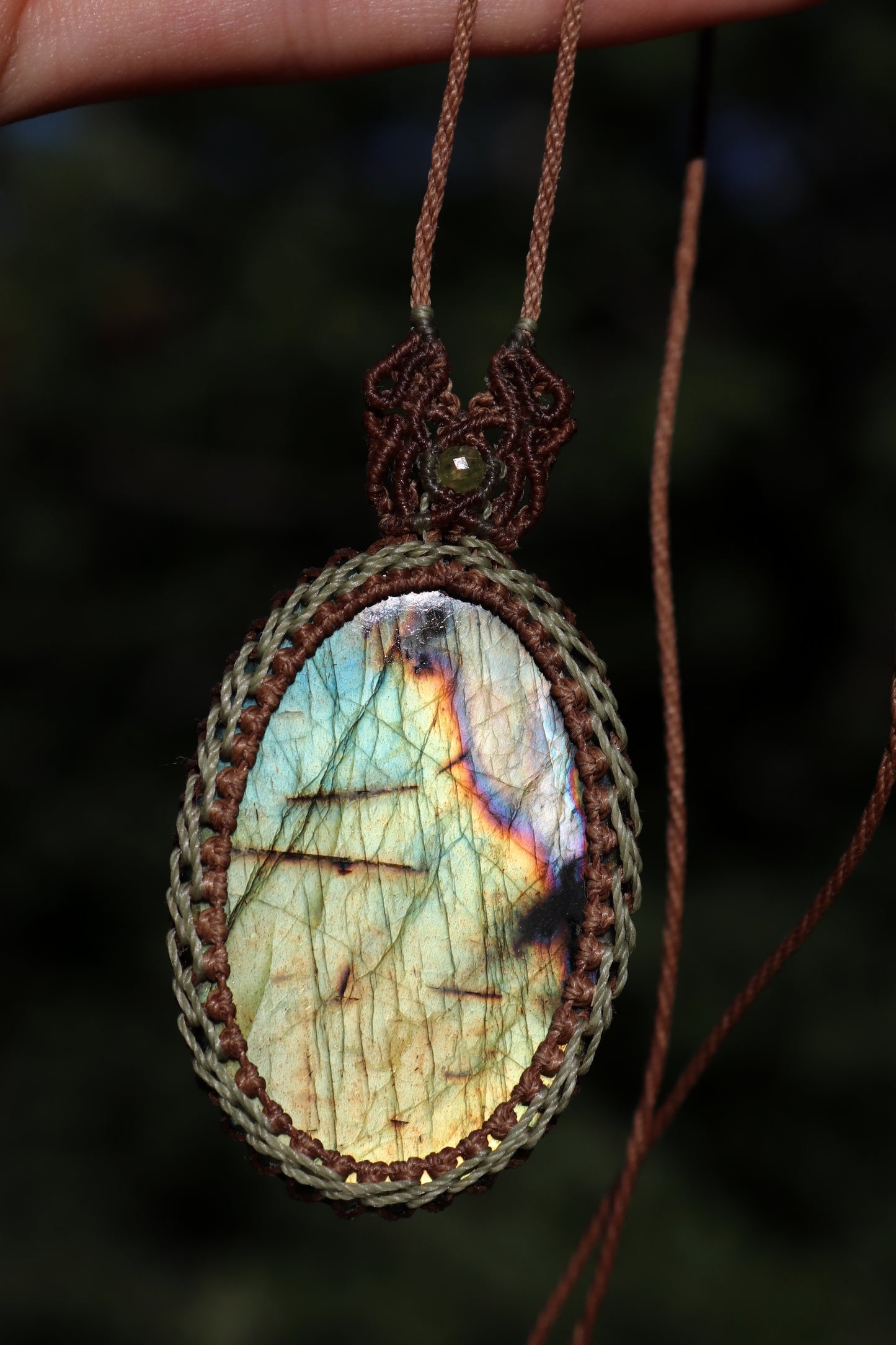 Labradorite cyan et bleu-vert, couleurs rares et reflets intenses