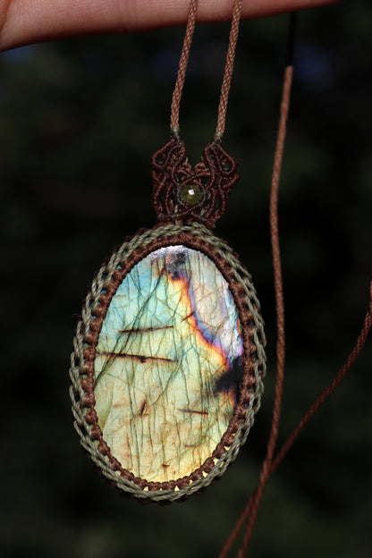 Labradorite cyan et bleu-vert, couleurs rares et reflets intenses