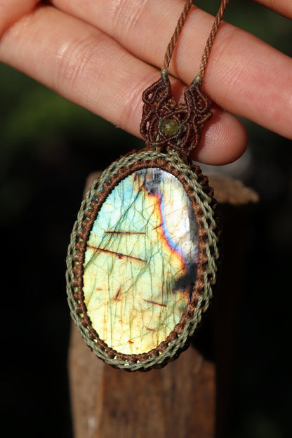 Labradorite cyan et bleu-vert, couleurs rares et reflets intenses