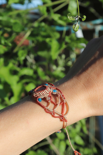 Glittery Sunstone bracelet with apatite beads