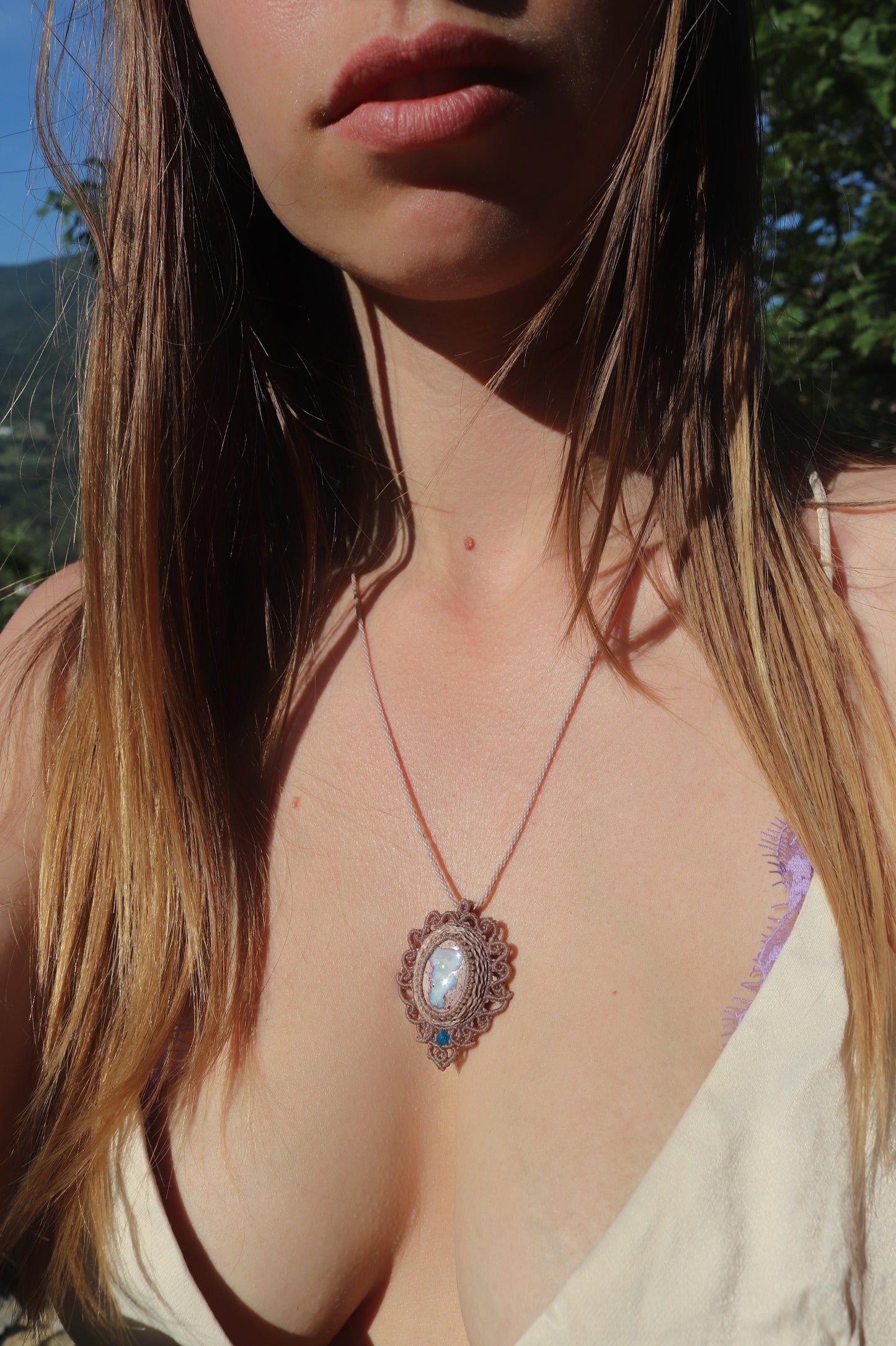 Pendentif en opale galaxie mexicaine naturelle