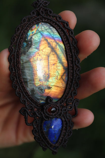 Yellow rainbow labradorite, Garnet and lapis lazuli pendant