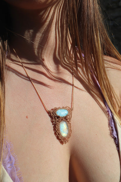 Pendentif en larimar et pierre de lune avec perles de cornaline