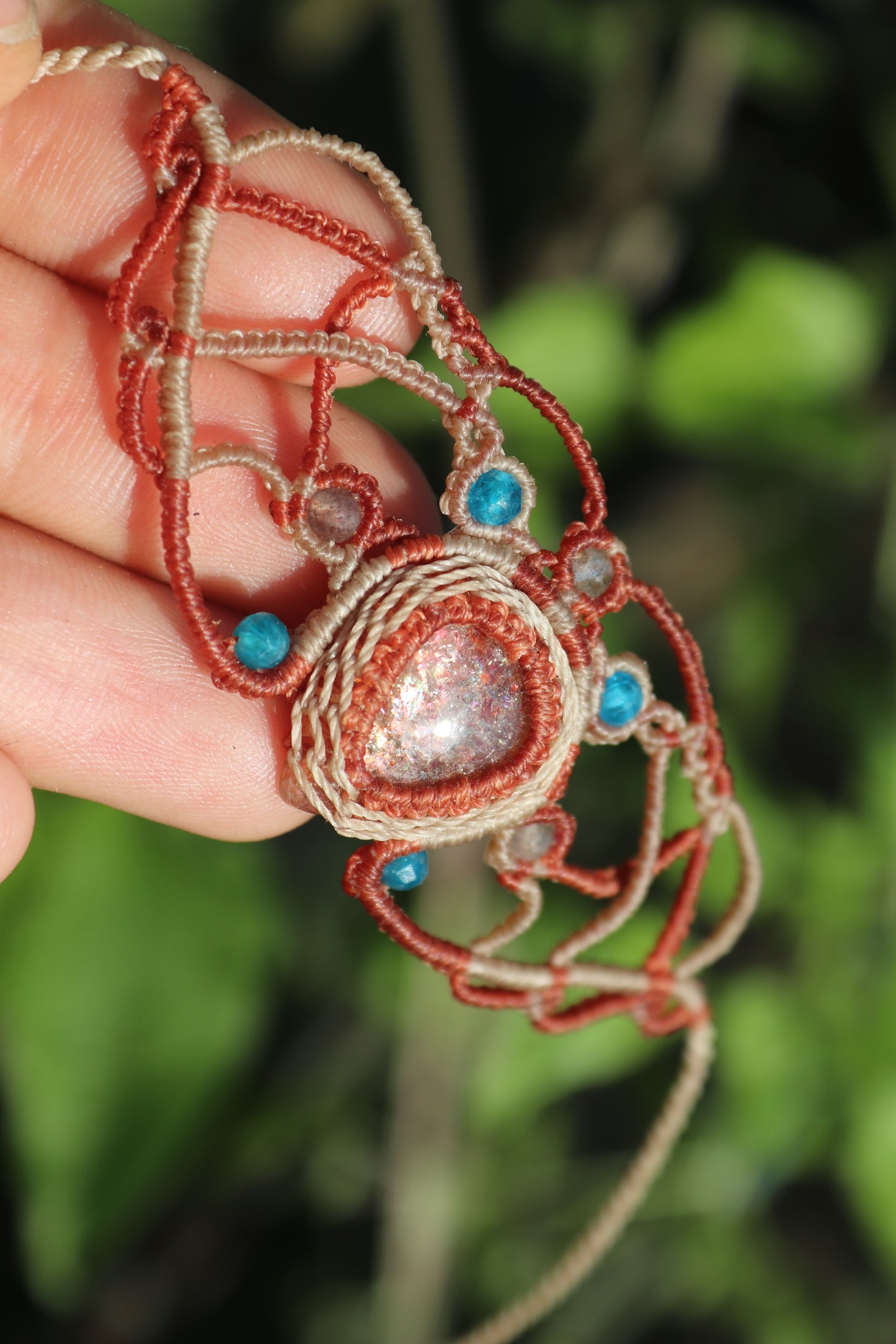 Glittery Sunstone bracelet with apatite beads
