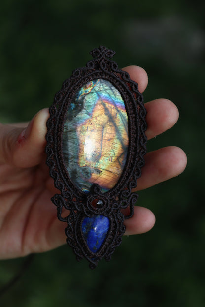 Yellow rainbow labradorite, Garnet and lapis lazuli pendant